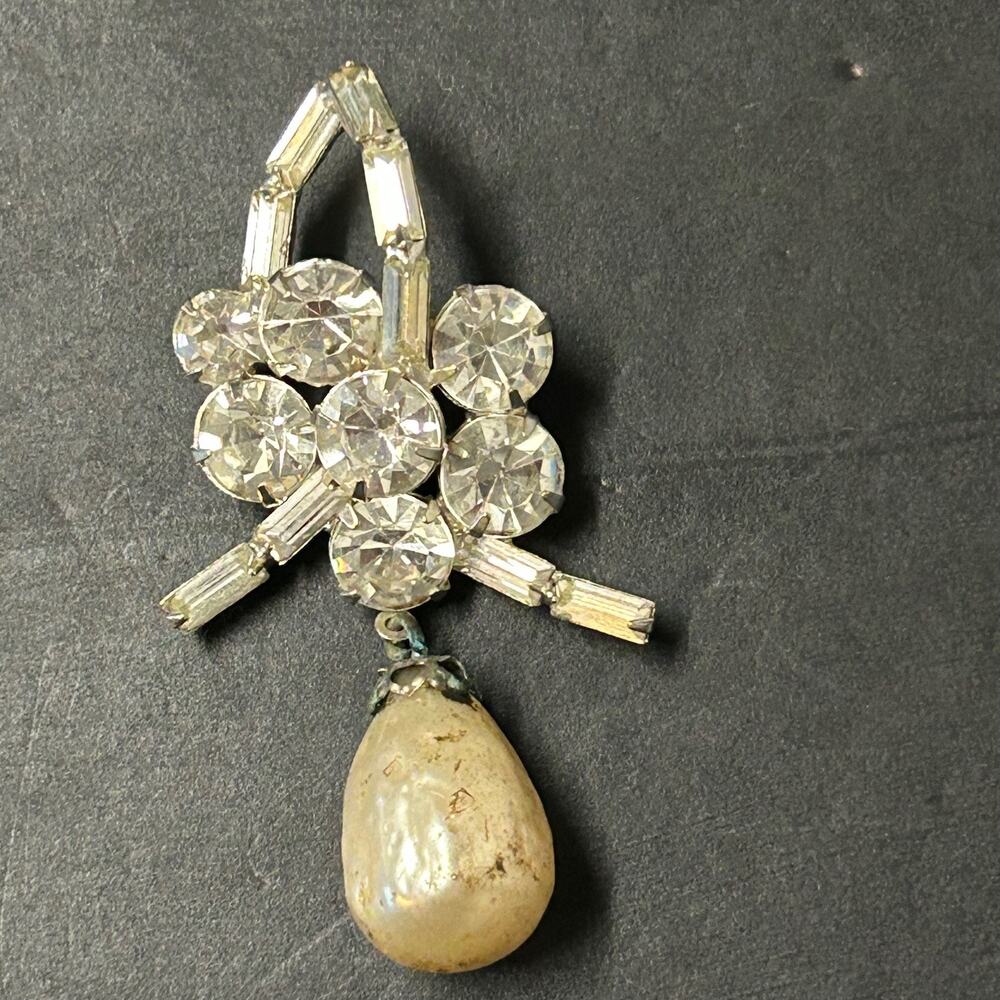 Vintage Round and Baguette Rhinestone‎ Faux Baroque Pearl Dangle Brooch